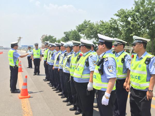 臨汾交警紀(jì)實(shí)：33℃烈日下的午查